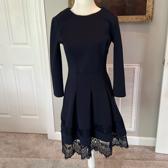 Neiman Marcus Dress Navy with lace hem size 6 - Picture 1 of 5